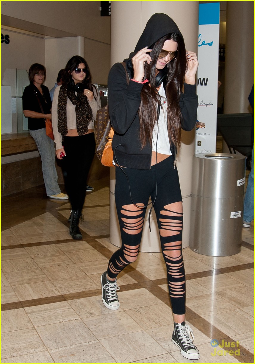 Kendall & Kylie Jenner: LAX Ladies | Photo 470228 - Photo Gallery