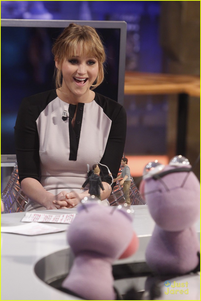 Jennifer Lawrence 'Catching Fire' Director Chosen! Photo 469284