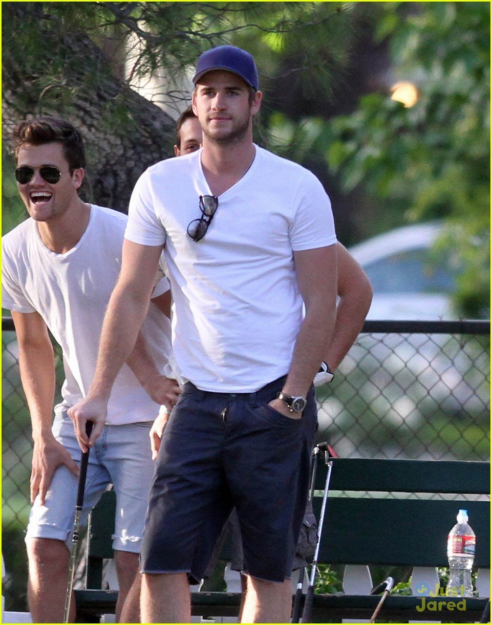 Liam Hemsworth Goes Golfing | Photo 469426 - Photo Gallery | Just Jared Jr.