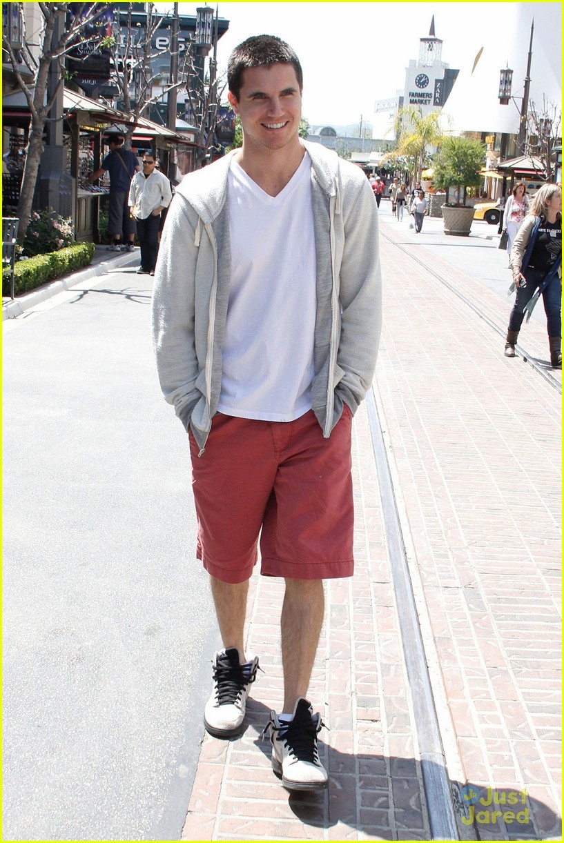 Robbie Amell: Guy at the Grove | Photo 470664 - Photo Gallery | Just ...