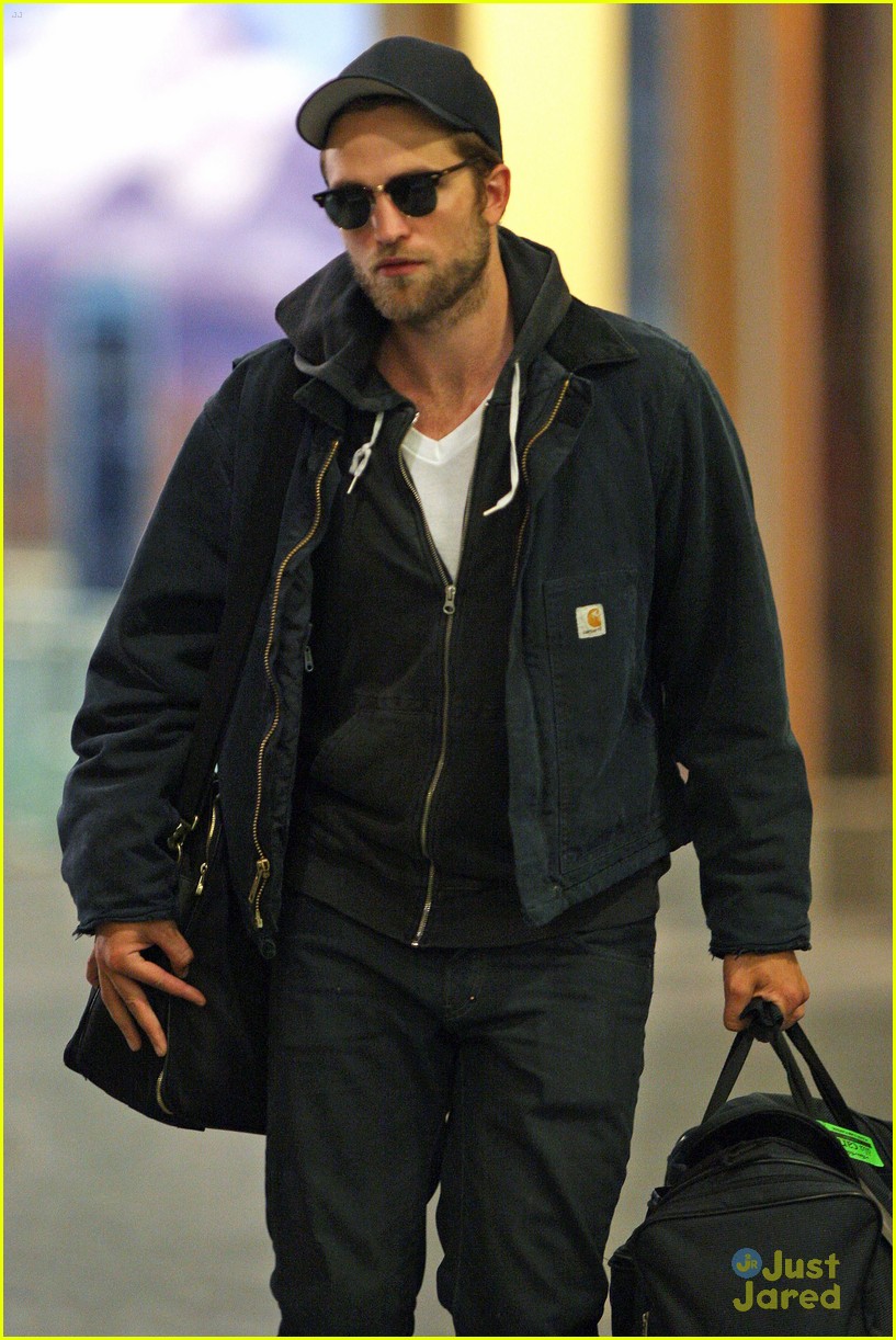 Robert Pattinson & Kristen Stewart Arrive For 'Breaking Dawn Part 2' Re ...