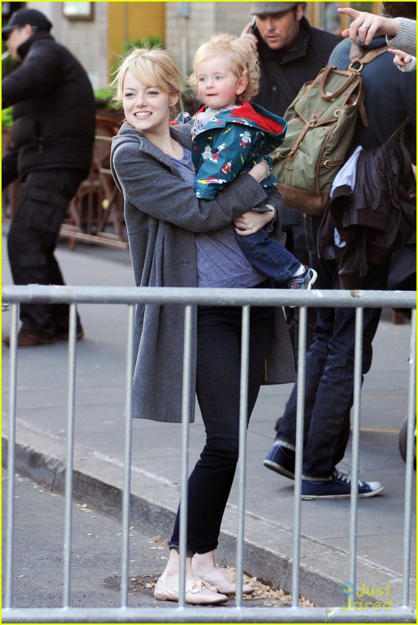Emma Stone & Andrew Garfield: The 'Amazing' Baby Sitters: Photo