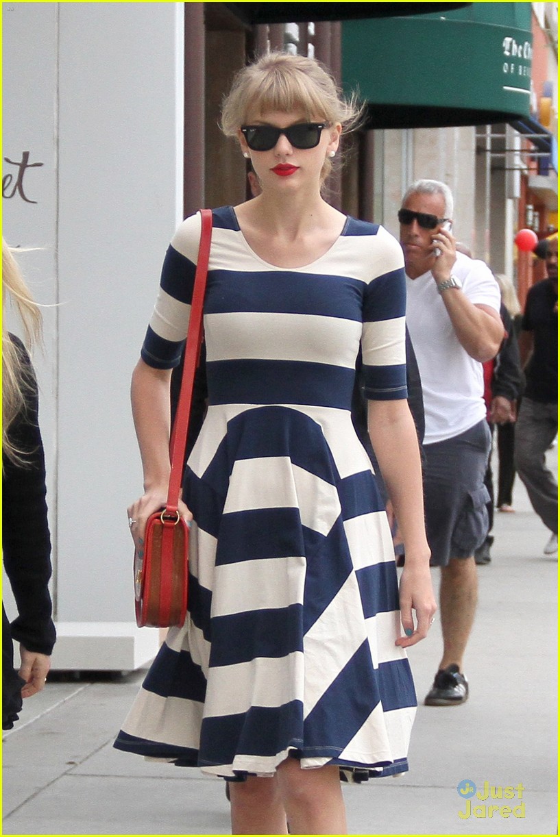 Taylor Swift To Star in Joni Mitchell Biopic? | Photo 469872 - Photo ...