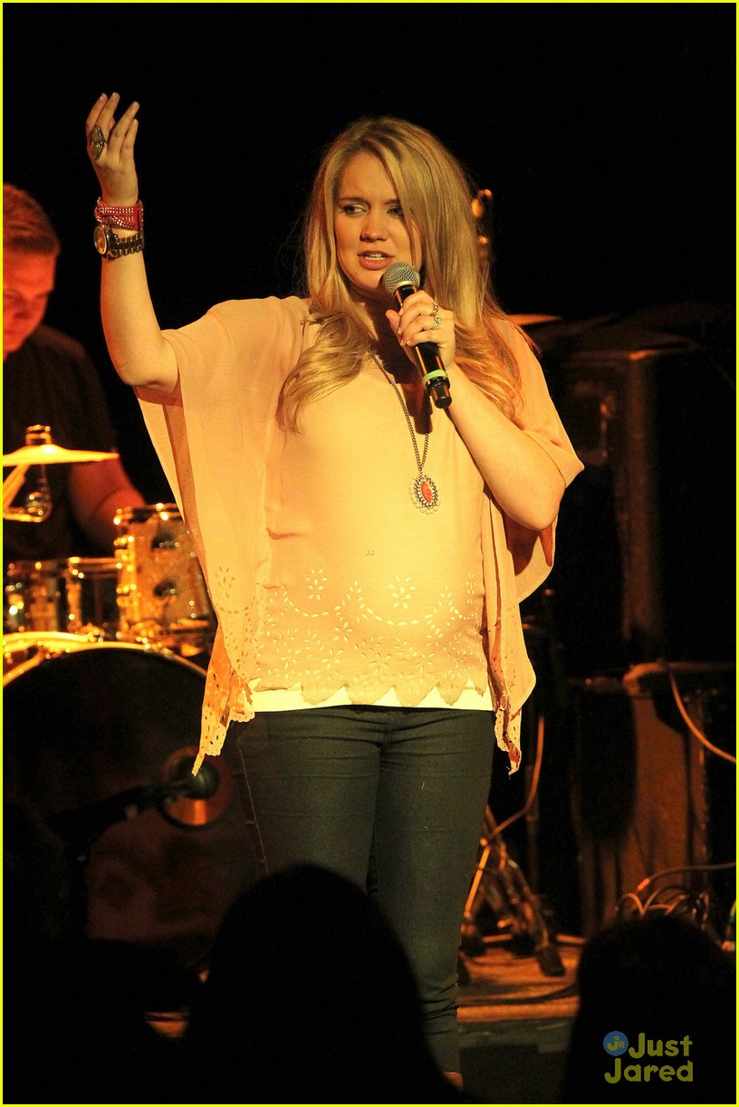 tiffany thornton chris carney kiss 02