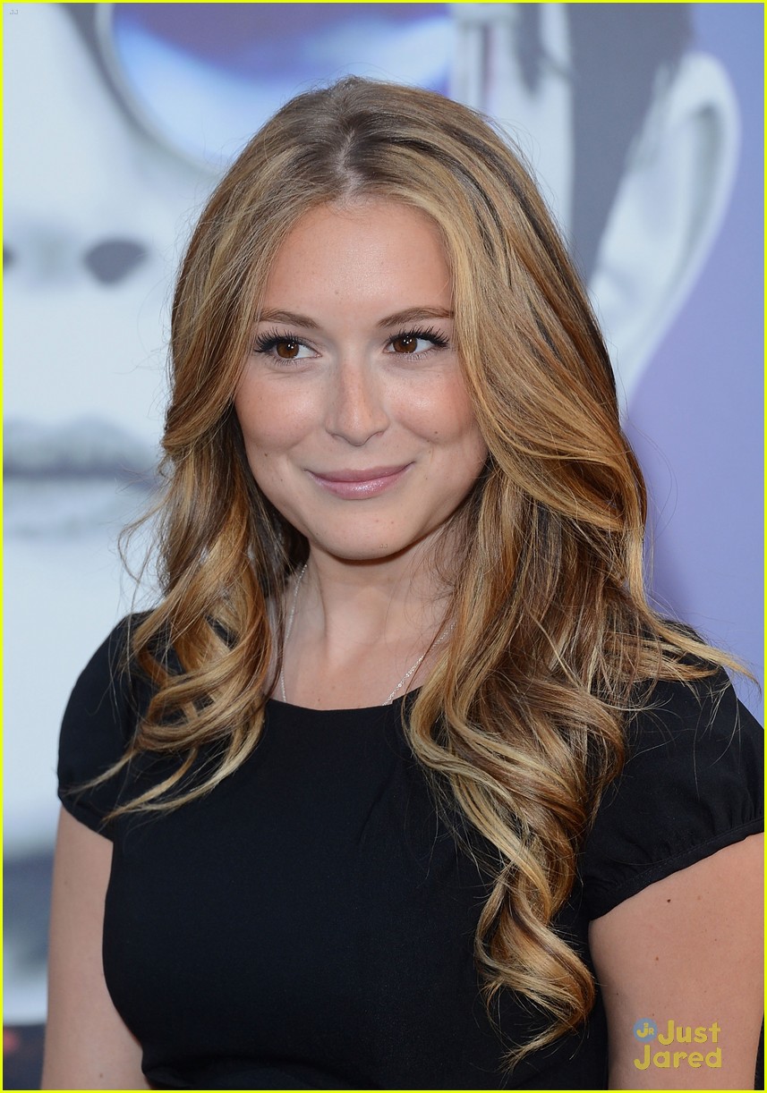 Alexa Vega Dark Shadows Premiere Pretty Photo 471868 Photo