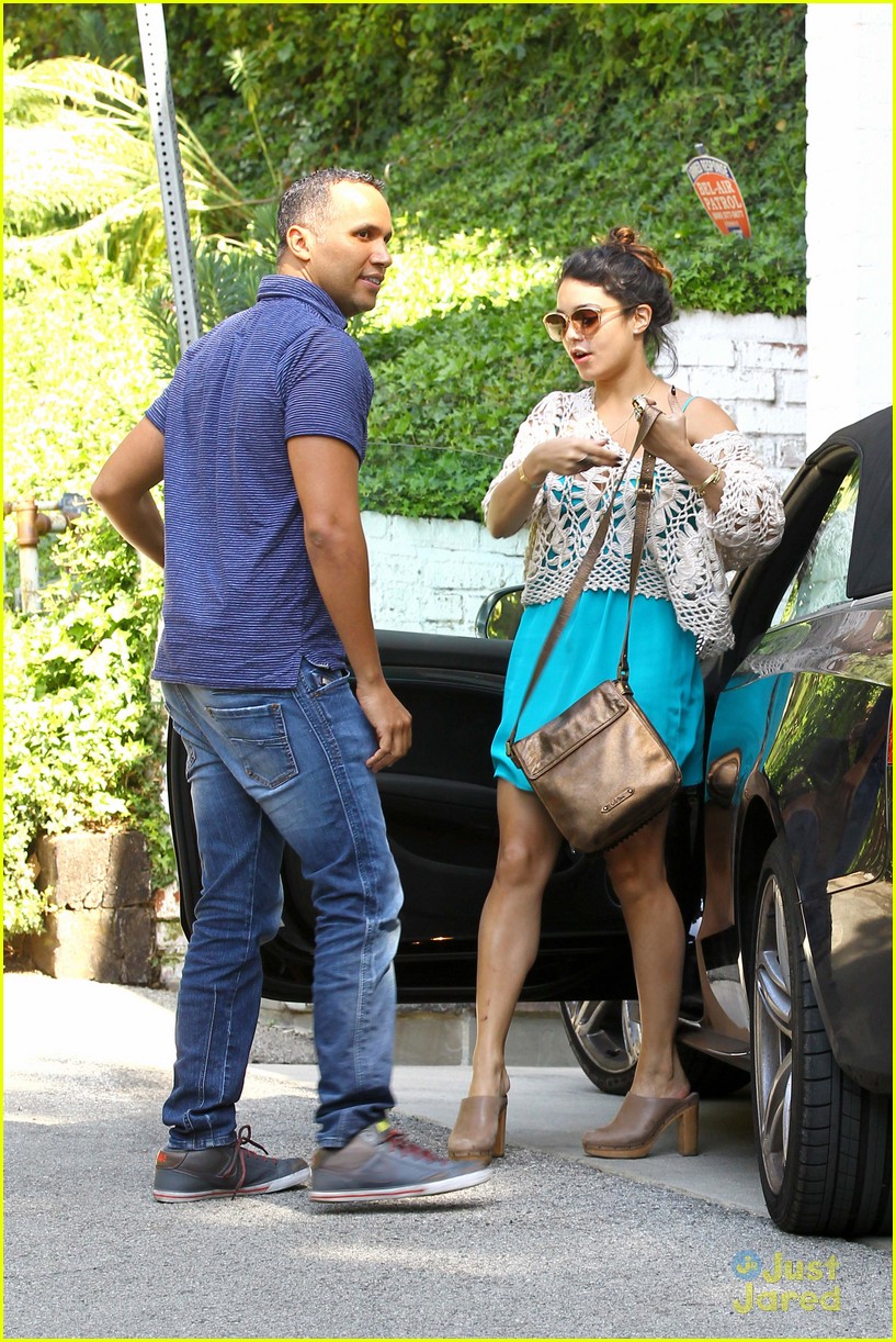 Full Sized Photo of vanessa hudgens lunch brit 07 | Vanessa Hudgens