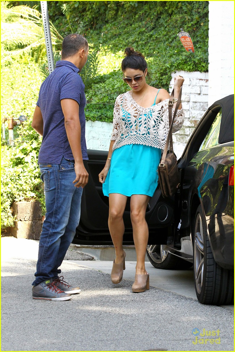 Vanessa Hudgens: Bright Blue in Beverly Hills | Photo 472061 - Photo