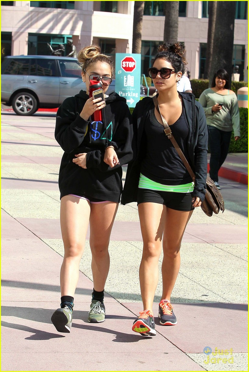 Vanessa Hudgens & Stella: Gym Junkies | Photo 473239 - Photo Gallery