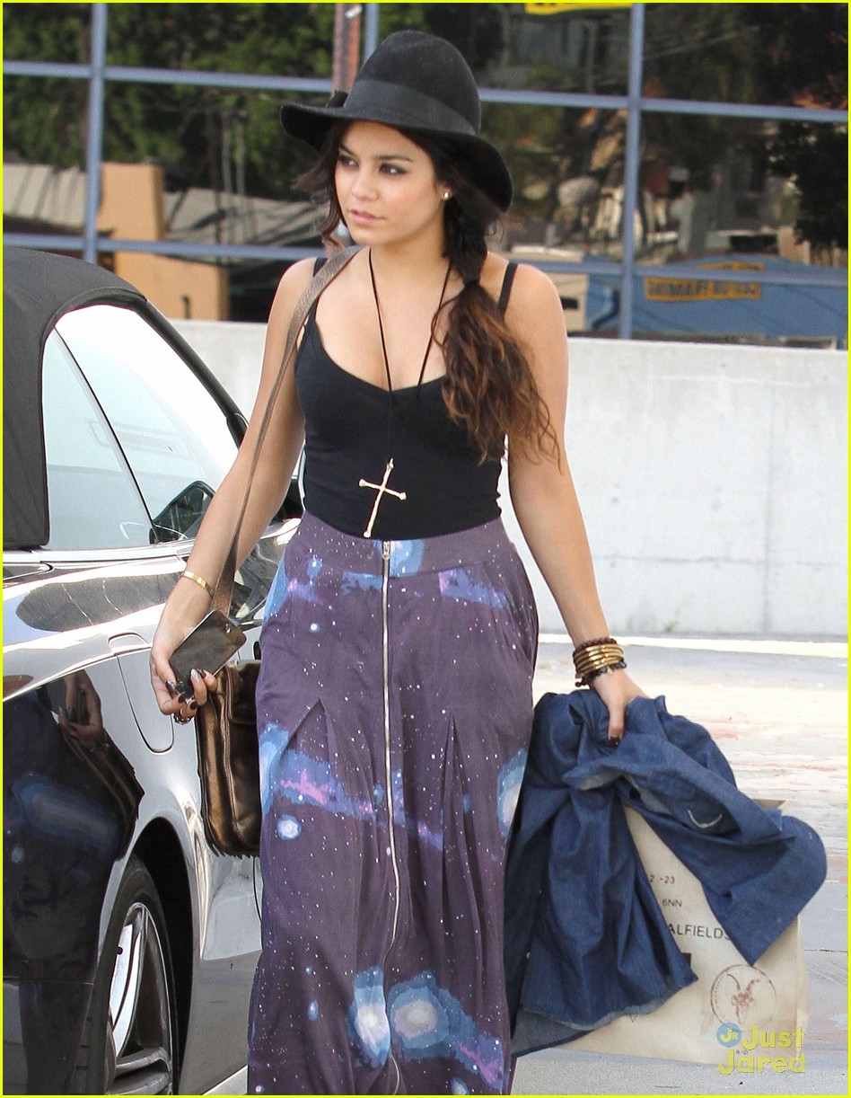 Vanessa Hudgens & Stella: Gym Junkies | Photo 473240 - Photo Gallery