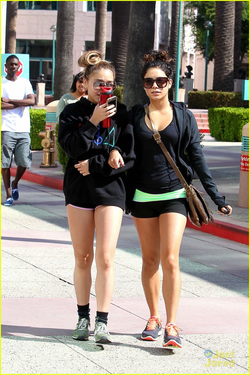 Full Sized Photo of vanessa hudgens gym stella 07 | Vanessa Hudgens