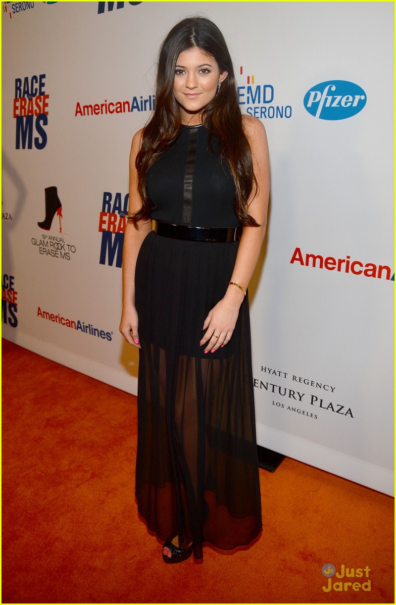 Kendall & Kylie Jenner: Race to Erase MS Gala Girls | Photo 473557