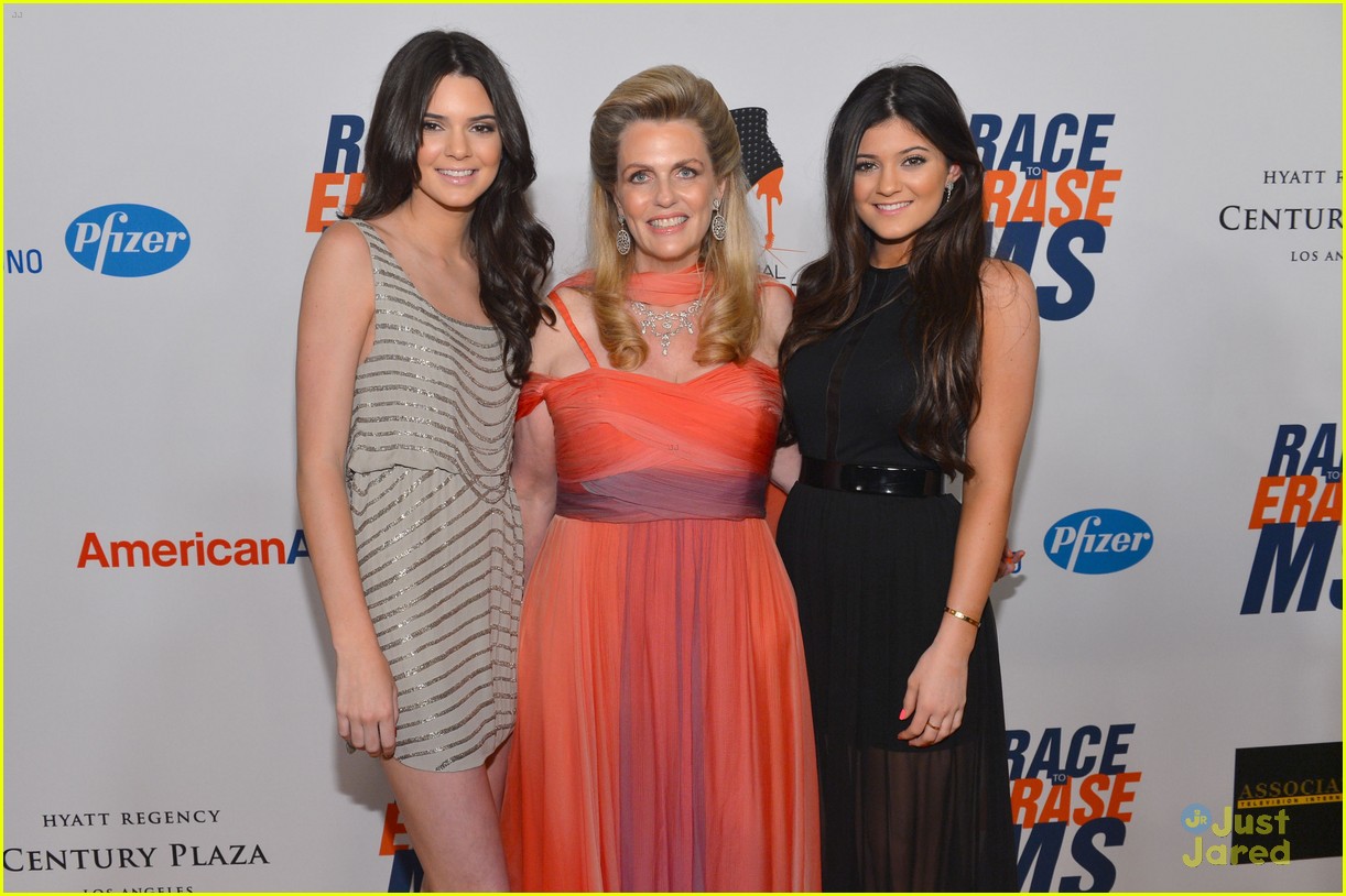 Kendall & Kylie Jenner: Race to Erase MS Gala Girls | Photo 473570