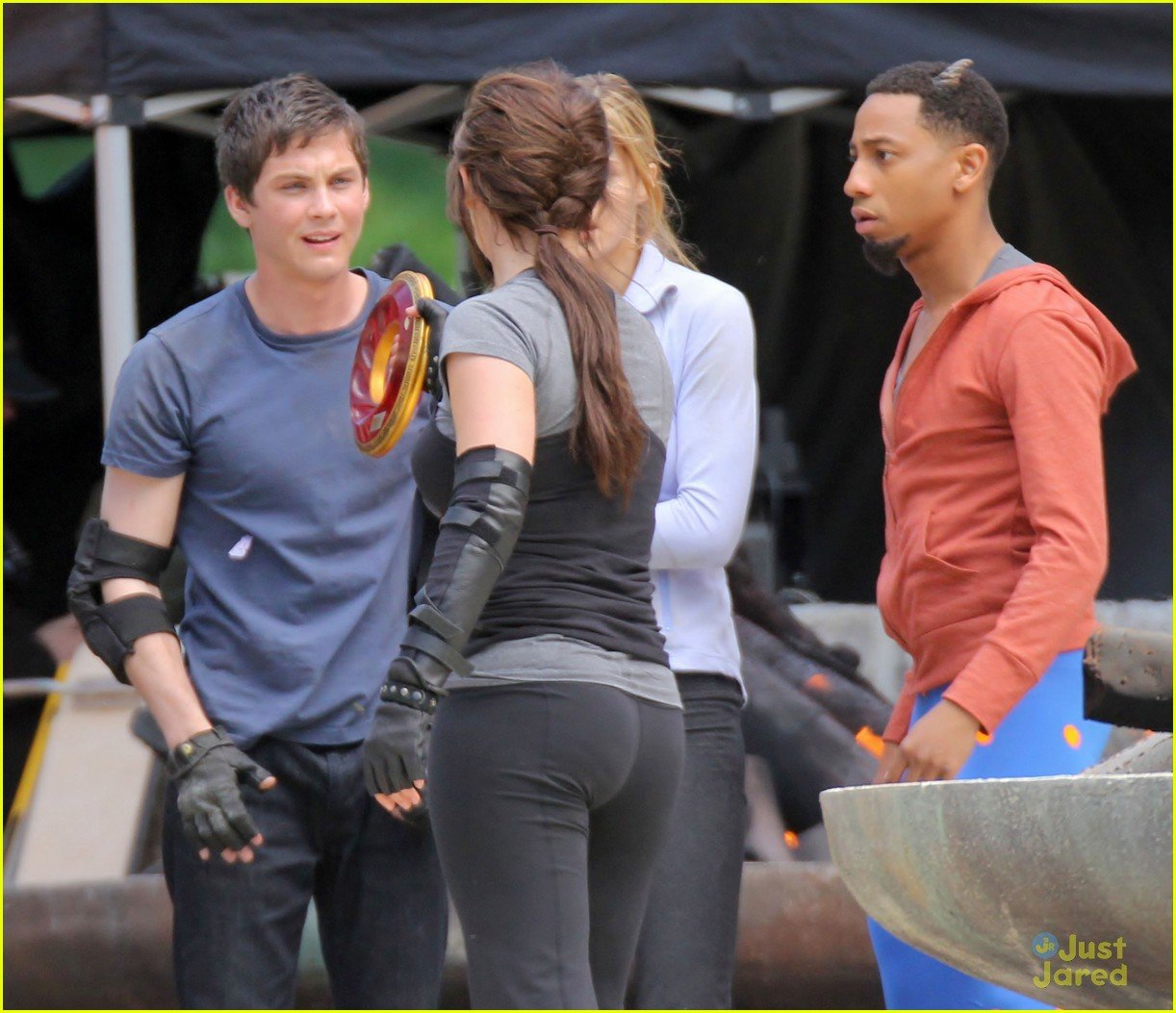 Logan Lerman More Percy Filming With Alexandra Daddario Photo 472282 Alexandra Daddario Brandon T Jackson Logan Lerman Pictures Just Jared Jr