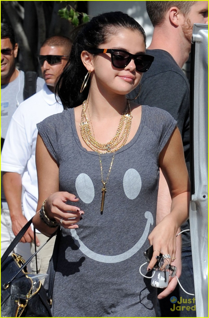Selena Gomez Memorial Day Party May 28, 2012 – Star Style