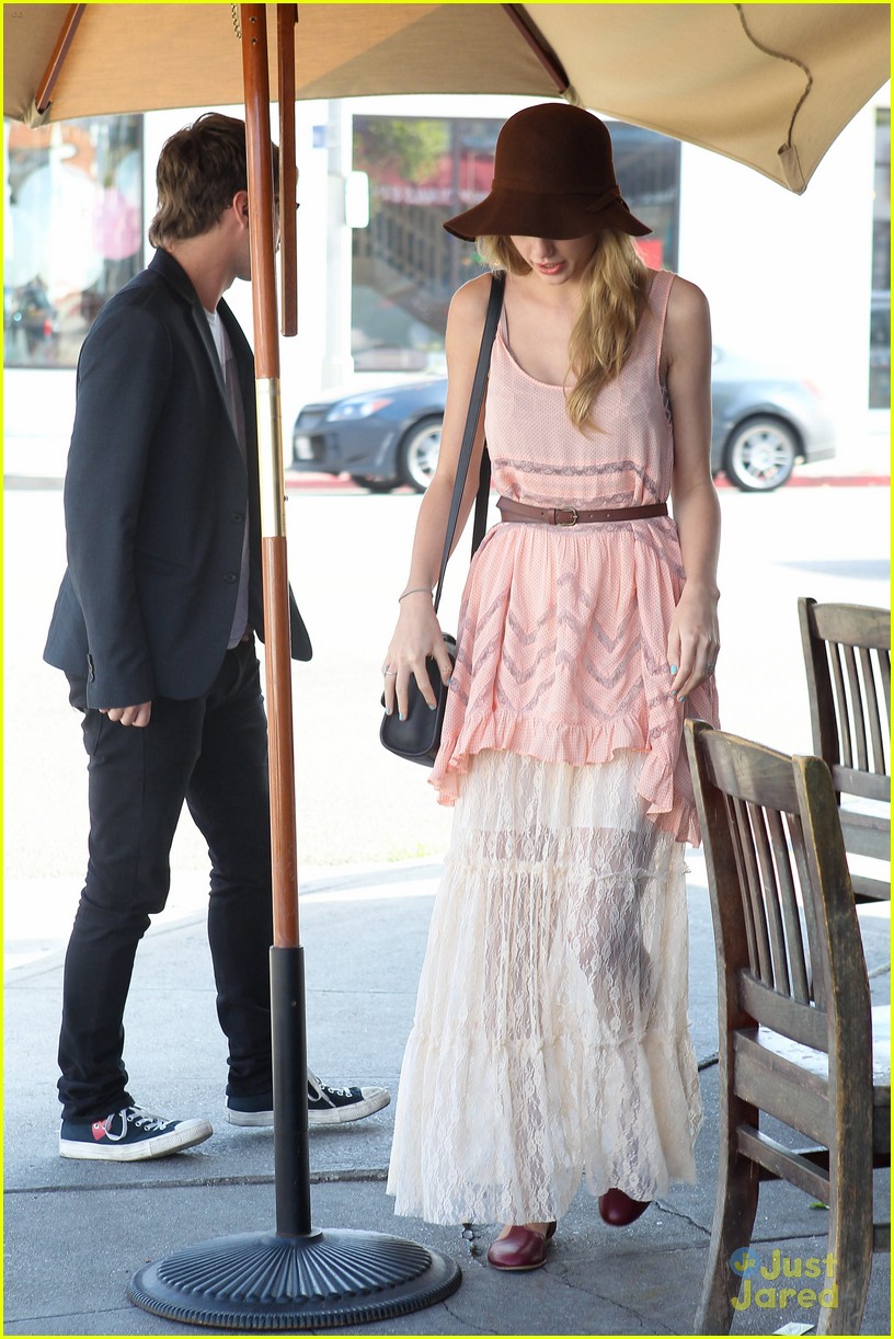 Taylor Swift Funds New Education Center | Photo 473348 - Photo Gallery