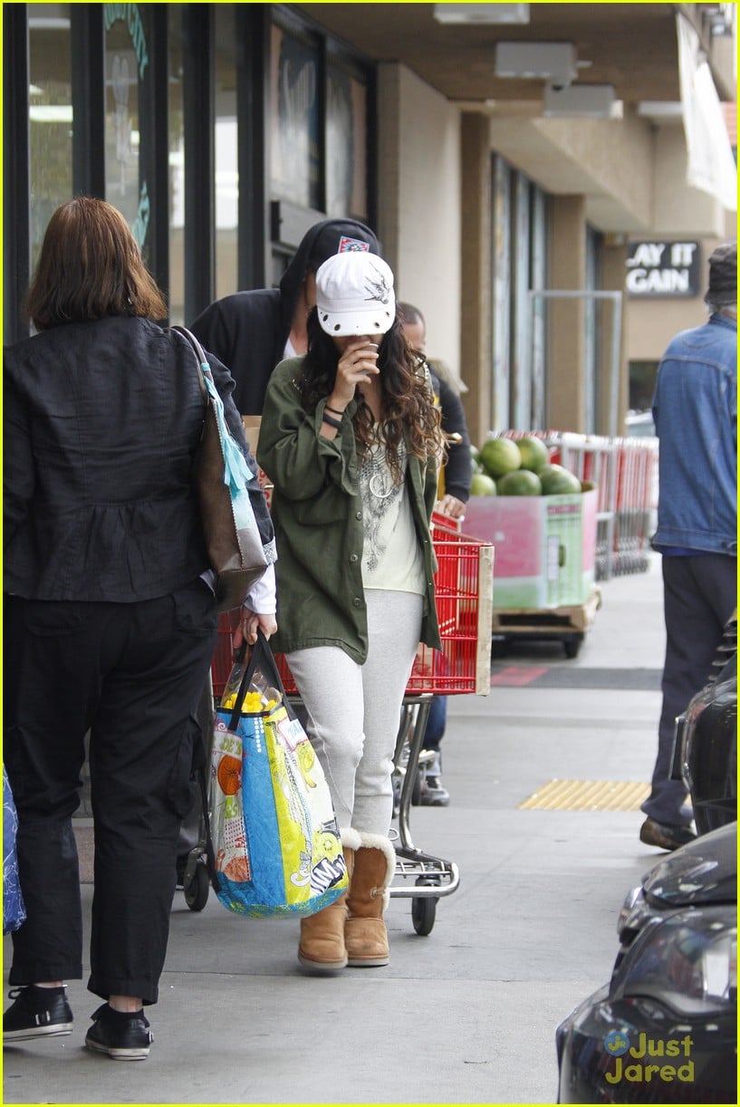 Vanessa Hudgens & Austin Butler: Trader Joe's Run | Photo 471104