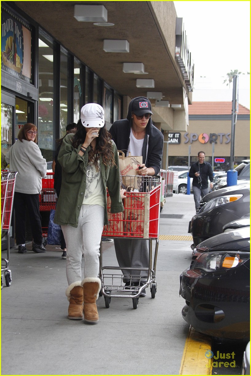 Full Sized Photo of vanessa hudgens austin trader joes 13 | Vanessa