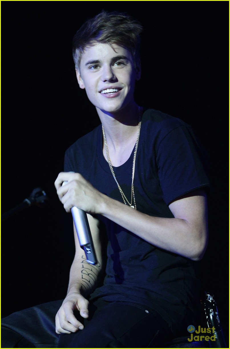 Justin Bieber: Music in Milan! | Photo 475511 - Photo Gallery | Just ...
