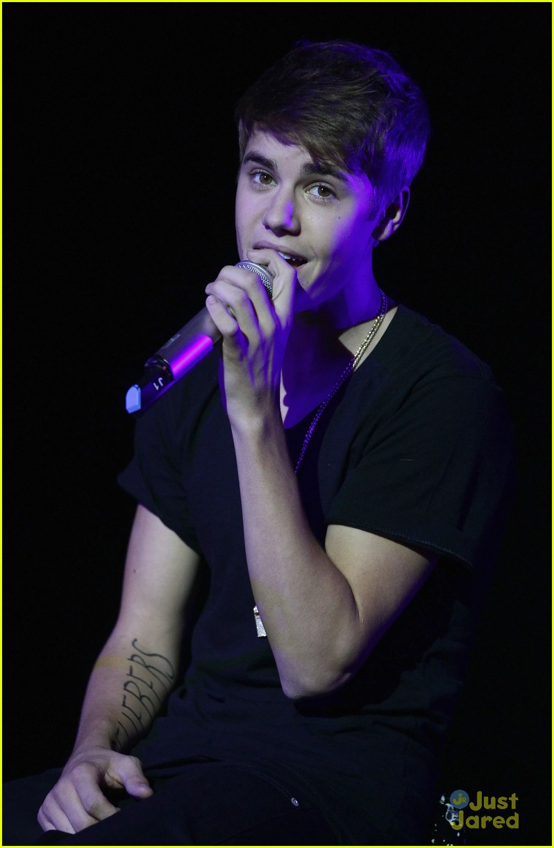 Full Sized Photo of justin bieber music milan 08 | Justin Bieber: Music ...
