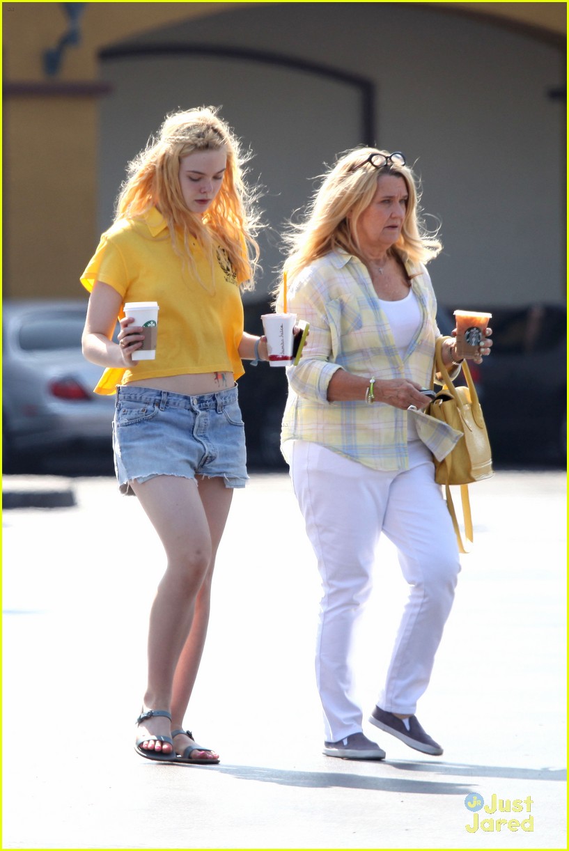 Elle Fanning: Shopping With Grandma! | Photo 477281 - Photo Gallery