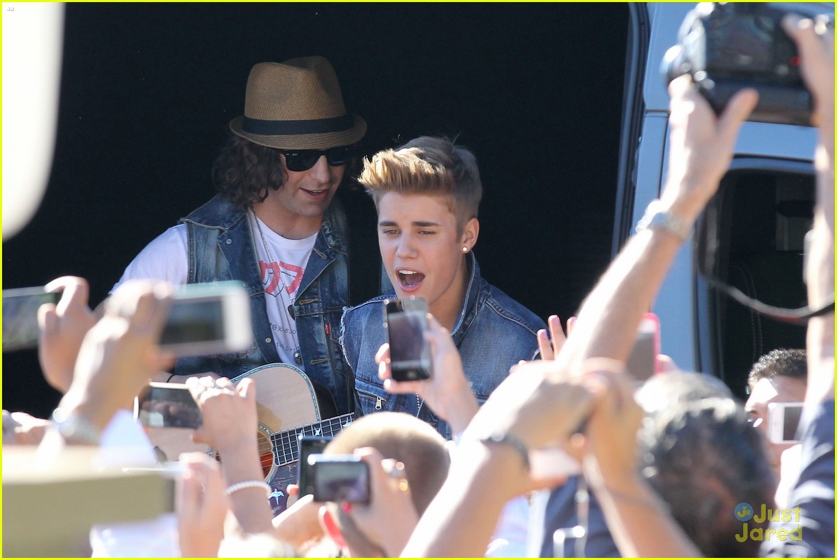 Justin Bieber: Surprise Concert! | Photo 479811 - Photo Gallery | Just ...