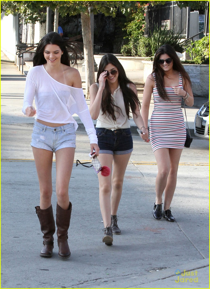 Kendall & Kylie Jenner: Pizza Pair | Photo 477839 - Photo Gallery ...