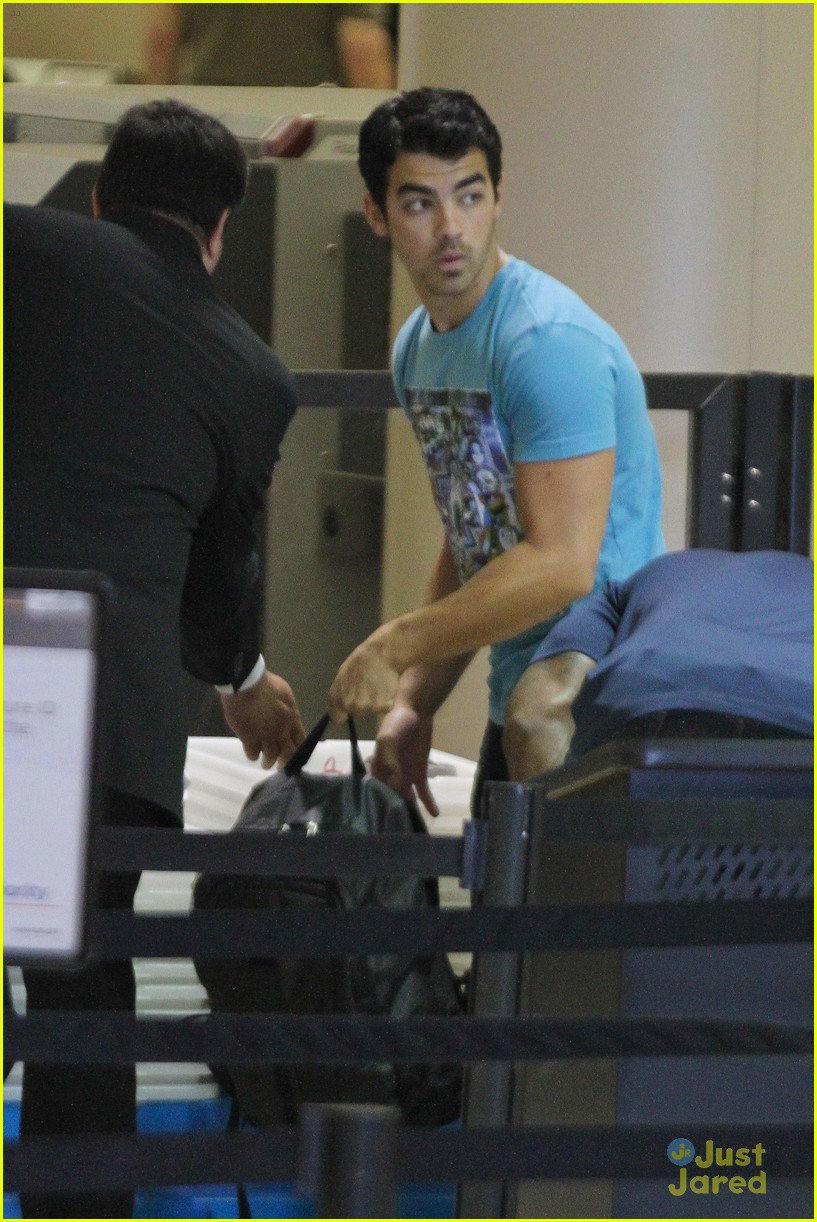 Joe Jonas Miss USA Pageant Tonight! Photo 475520 Photo Gallery