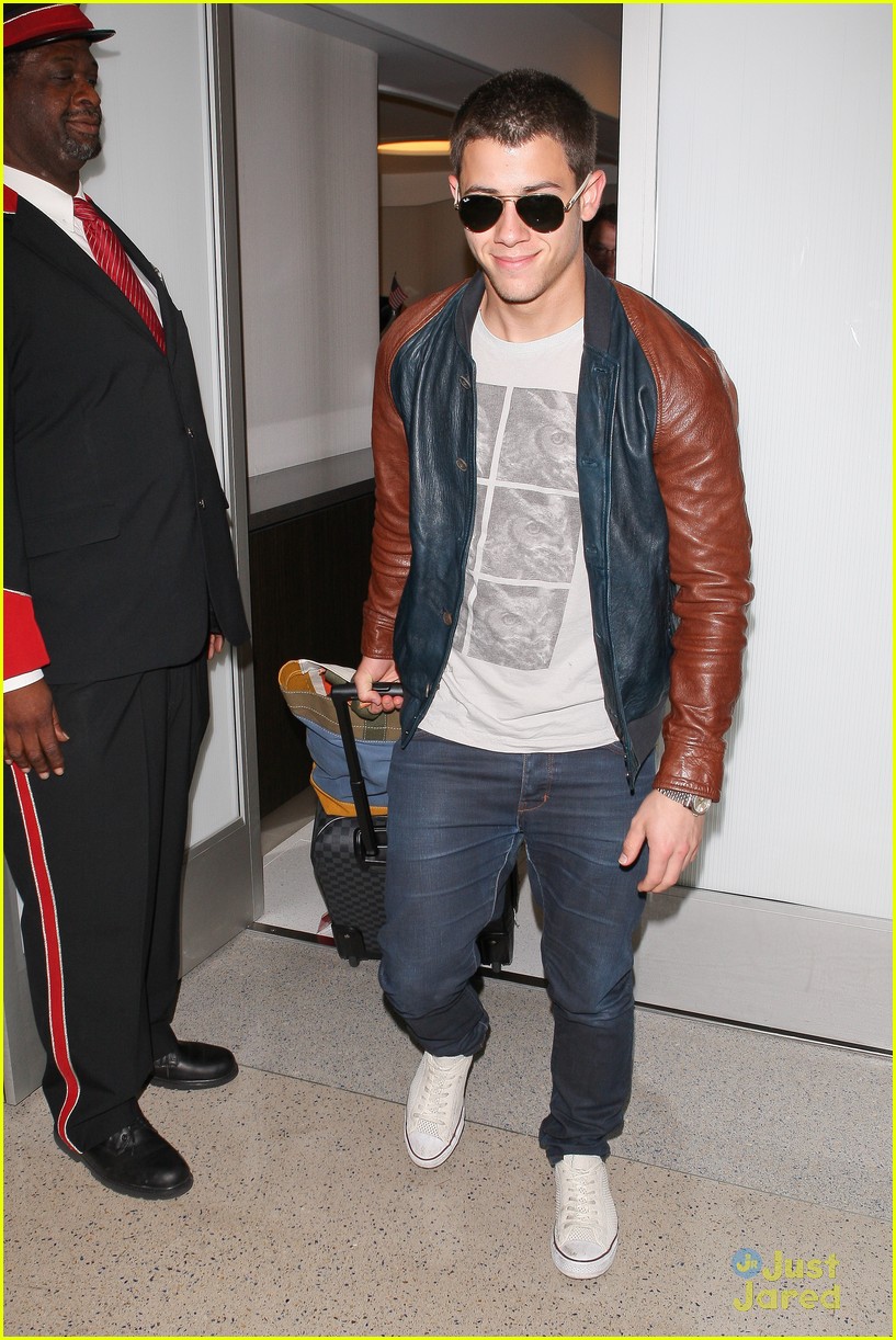 Nick & Joe Jonas: Big Apple Bound | Photo 477779 - Photo Gallery | Just ...