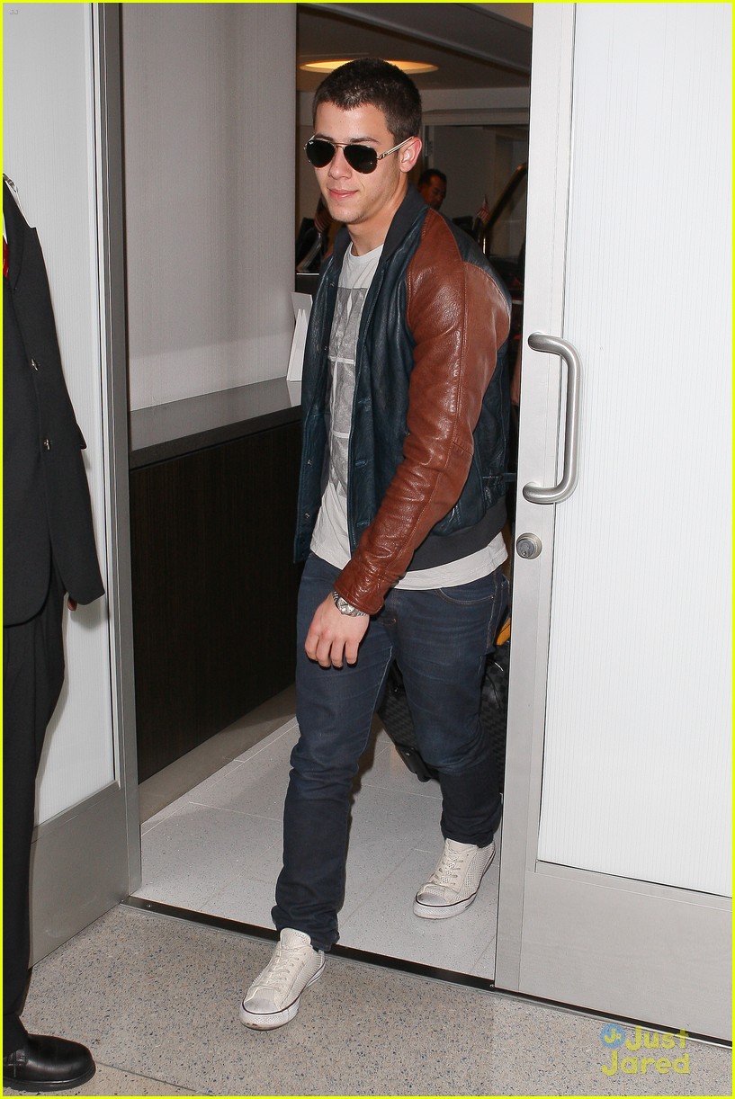 Nick & Joe Jonas: Big Apple Bound | Photo 477783 - Photo Gallery | Just ...