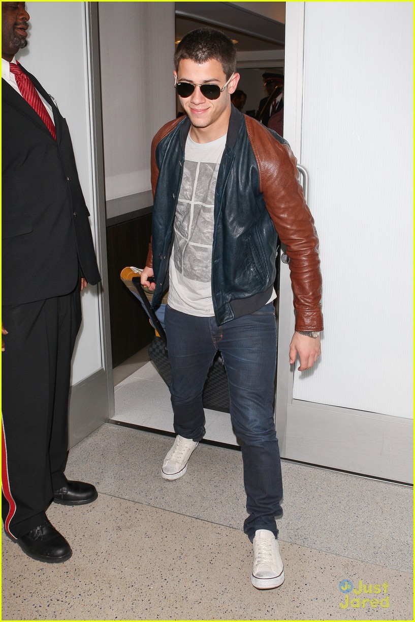 Full Sized Photo of nick joe jonas big apple bound 08 | Nick & Joe ...