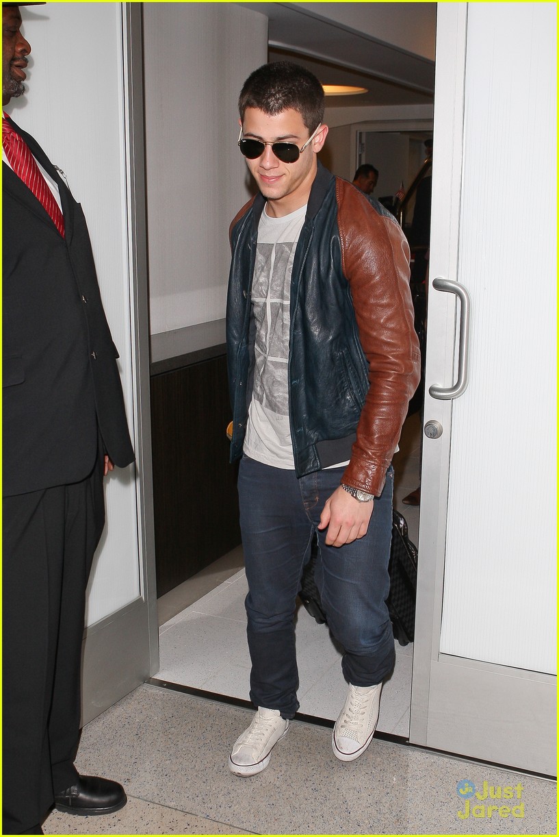 Nick & Joe Jonas: Big Apple Bound | Photo 477788 - Photo Gallery | Just ...