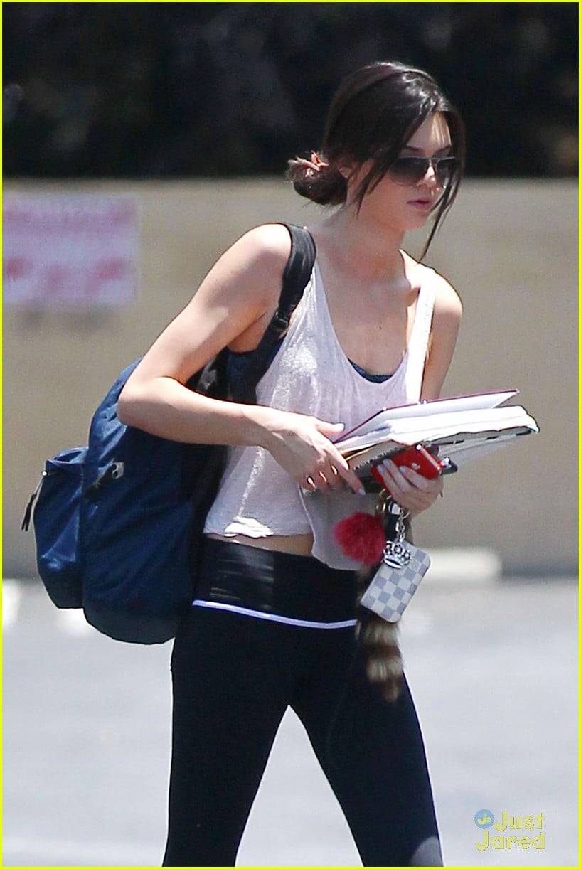 Kendall Jenner: Sunday Study Time | Photo 475862 - Photo Gallery | Just