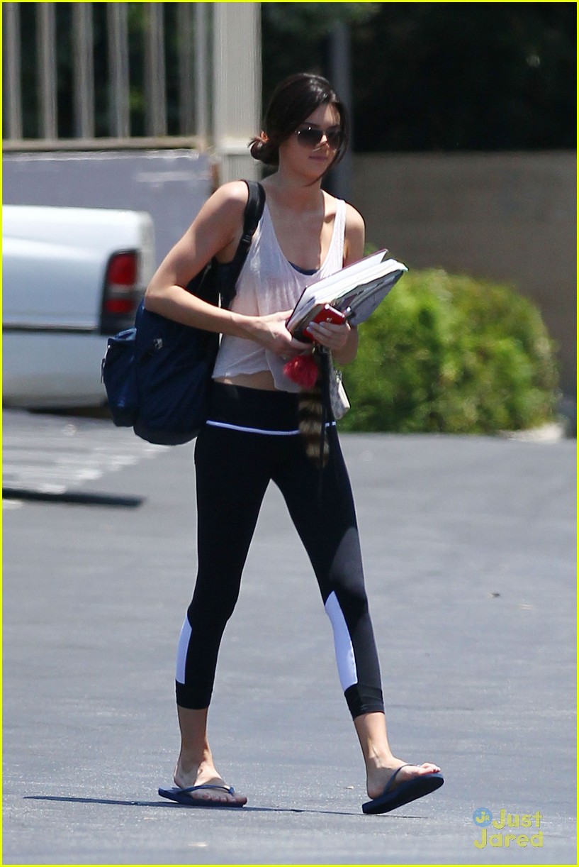 Kendall Jenner: Sunday Study Time | Photo 475867 - Photo Gallery | Just