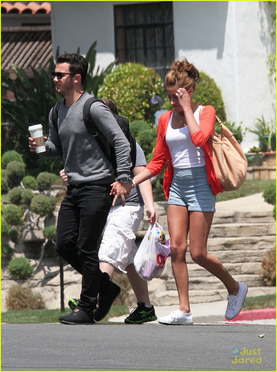 Kevin & Danielle Jonas Father's Day with Frankie Photo 477994