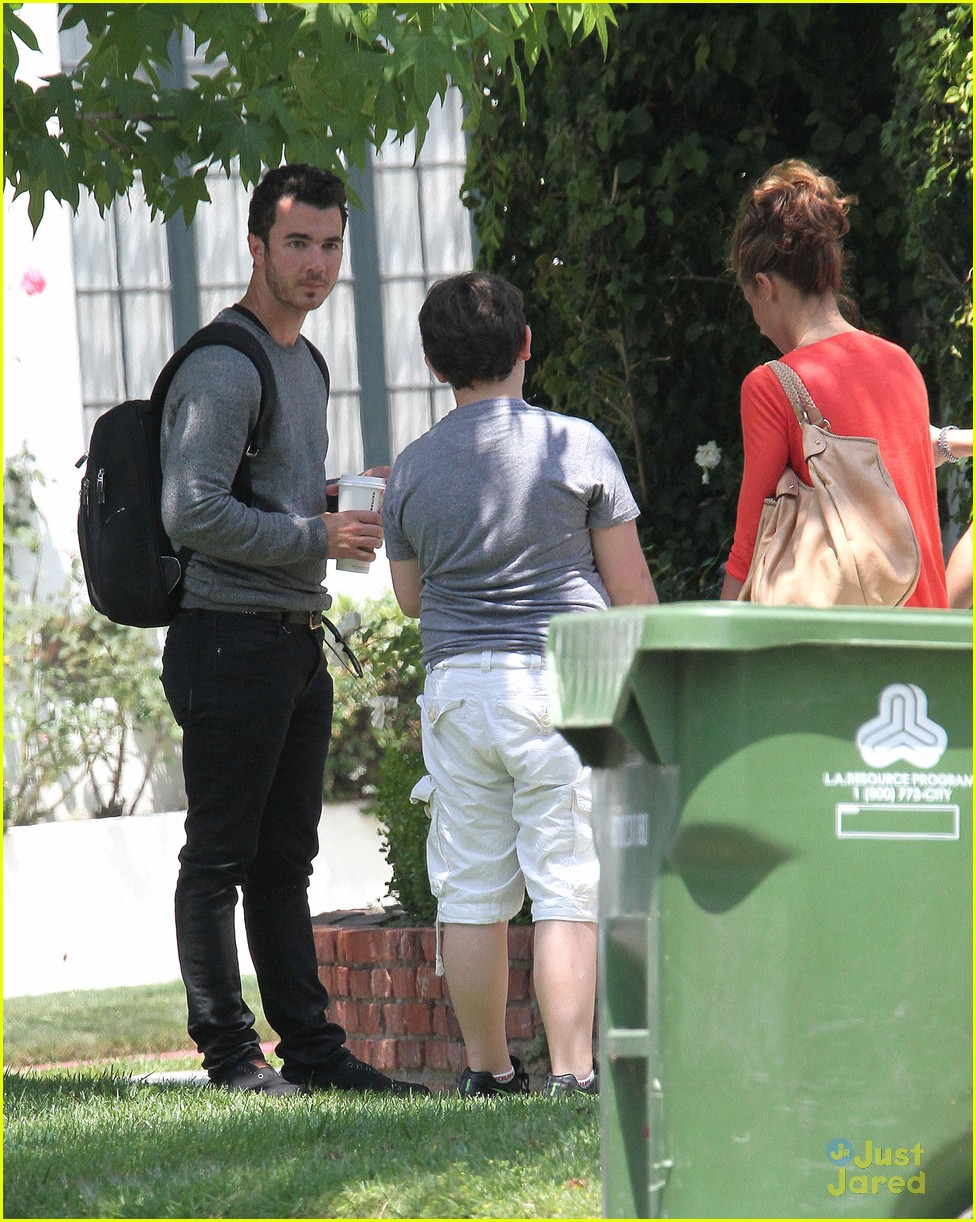 Kevin & Danielle Jonas Father's Day with Frankie Photo 477998(01)