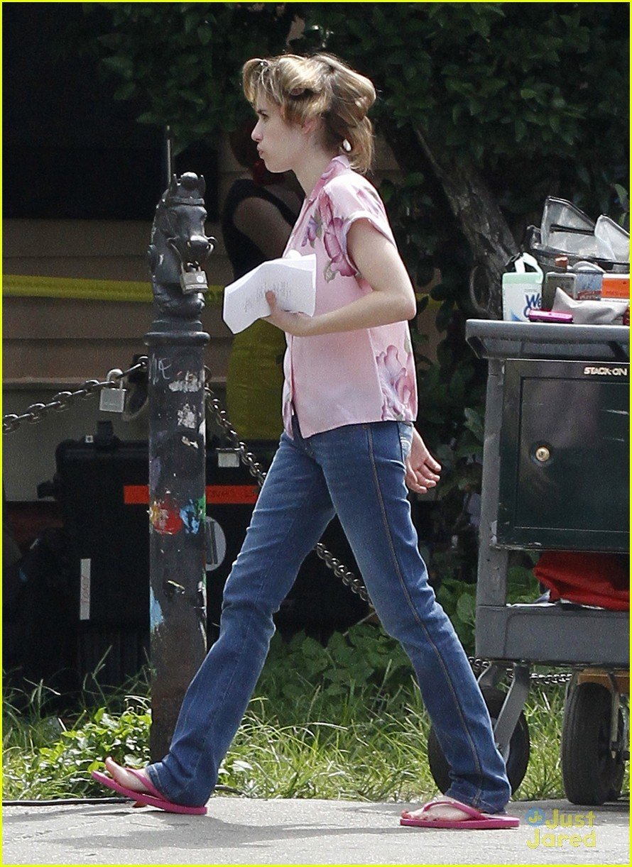 Emma Roberts & Liam Hemsworth: 'Empire State' Set | Photo 478444 ...