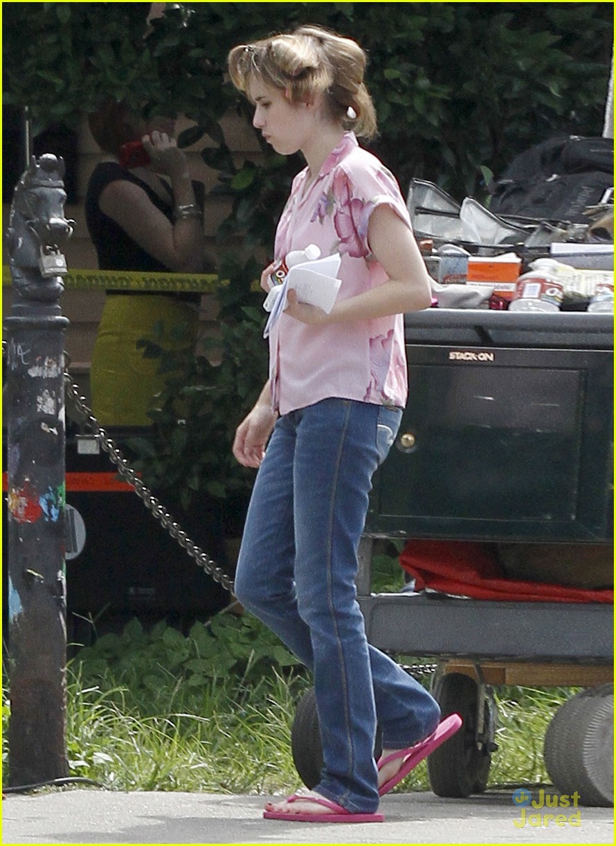 Emma Roberts & Liam Hemsworth: 'Empire State' Set | Photo 478450 ...