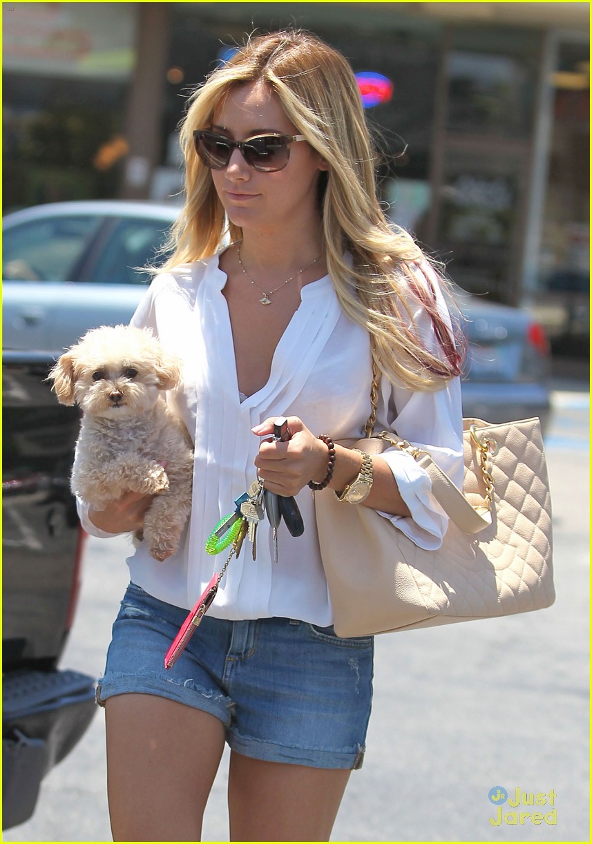 Ashley Tisdale: Nail Salon with Maui! | Photo 477161 - Photo Gallery ...