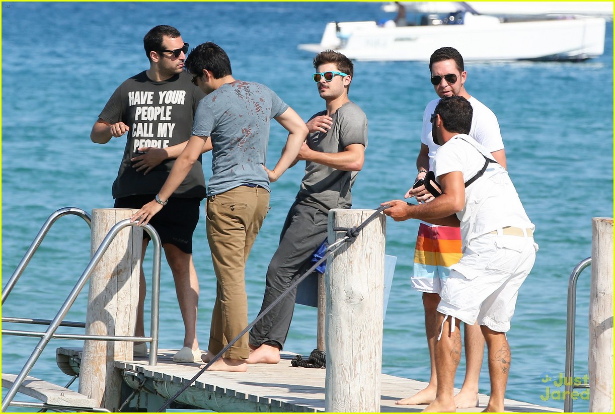 Full Sized Photo of zac efron shirtless july 4 saint tropez 12 | Zac ...