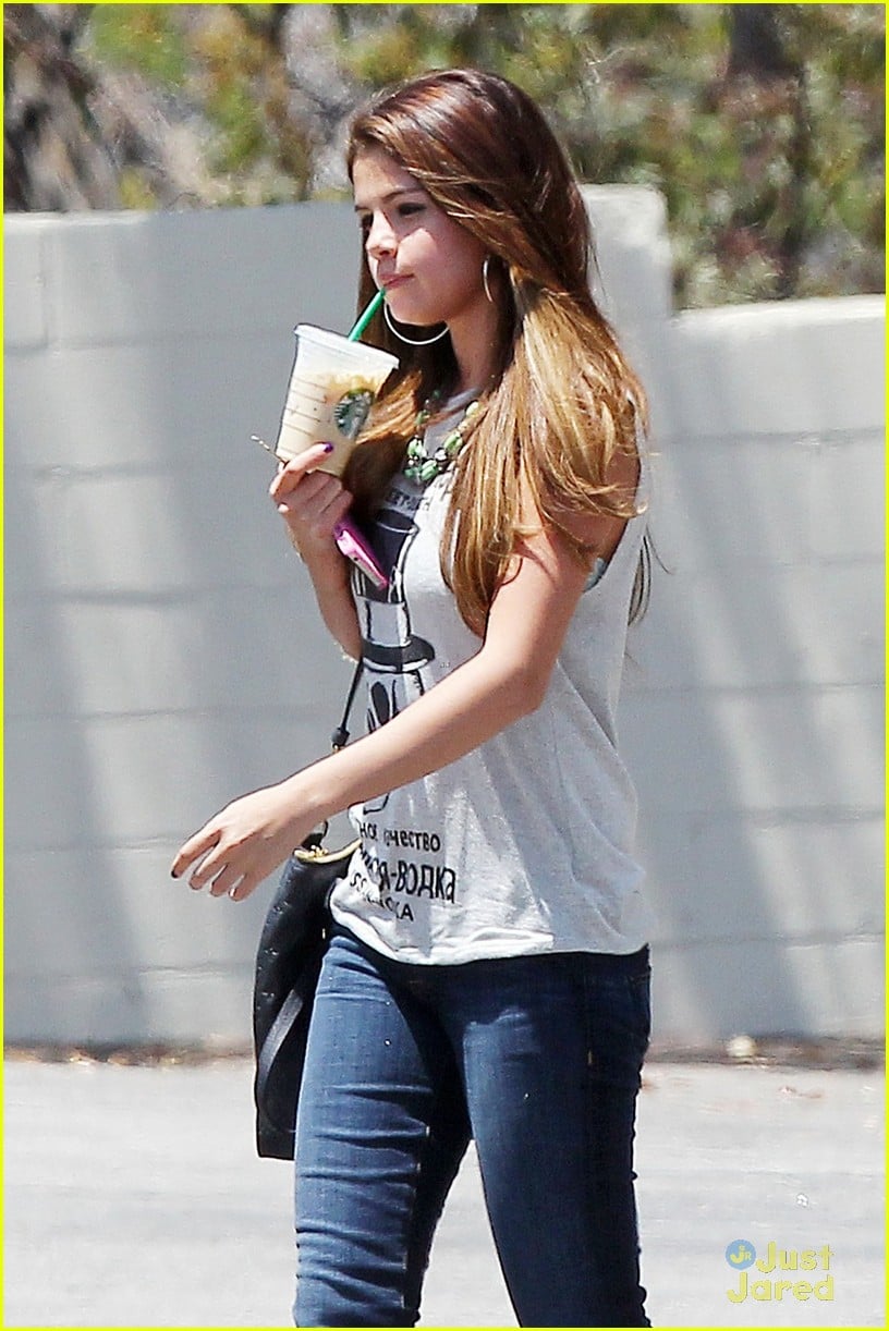 feelingonfire: “Selena Gomez leaving Starbucks in Buena Park