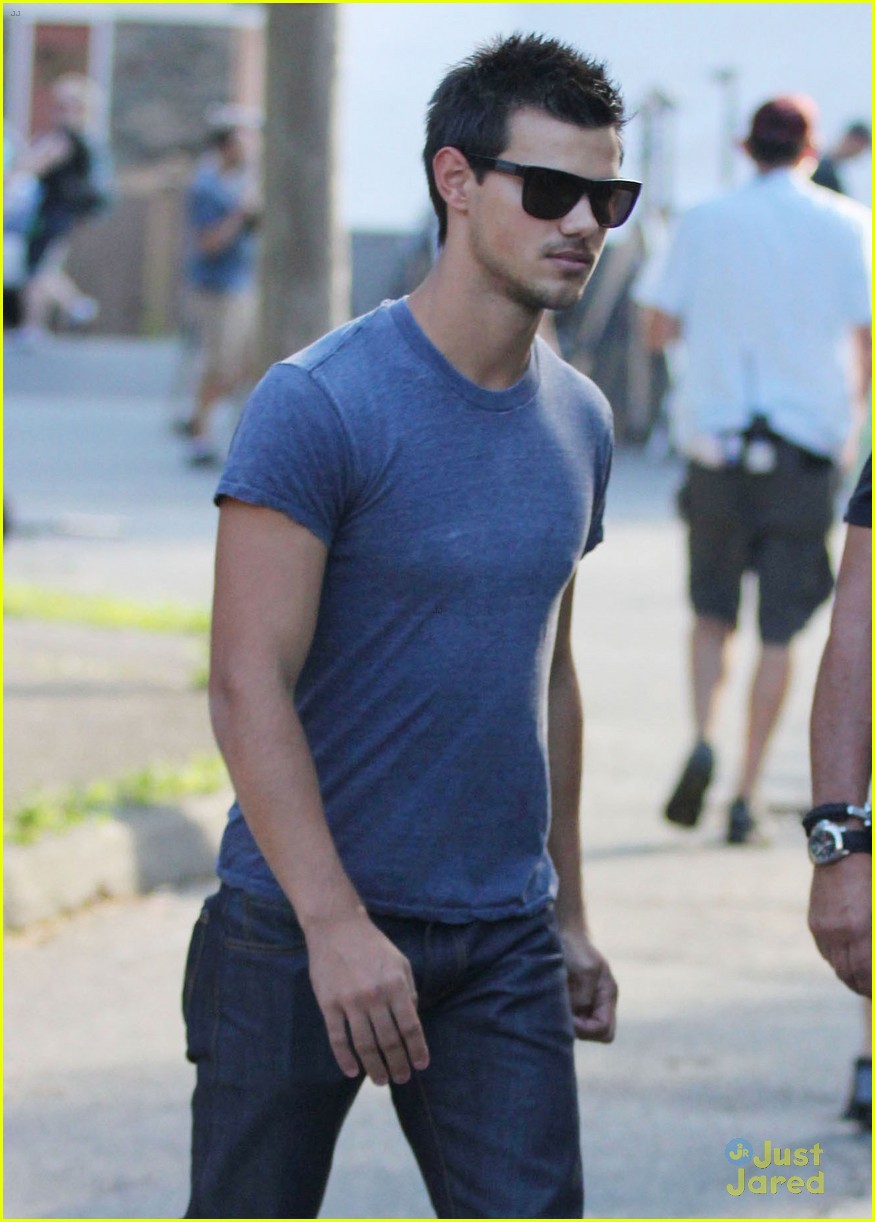 Taylor Lautner: 'Grown Ups 2' Set | Photo 481053 - Photo Gallery | Just ...