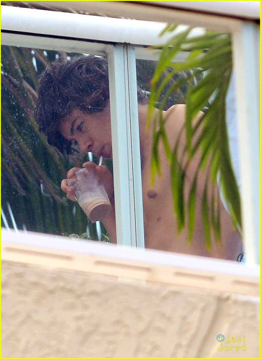 Harry Styles: Shirtless in Florida! | Photo 480437 - Photo Gallery ...