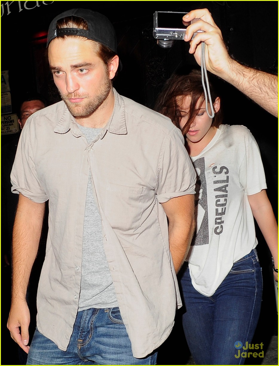 Kristen Stewart Robert Pattinson Hotel Cafe Couple Photo