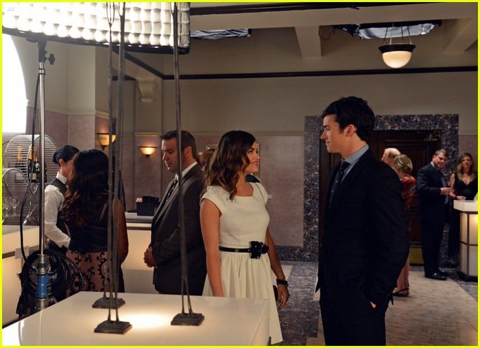 Lucy Hale & Ian Harding: Stolen Kisses In the Museum | Photo 485334 ...