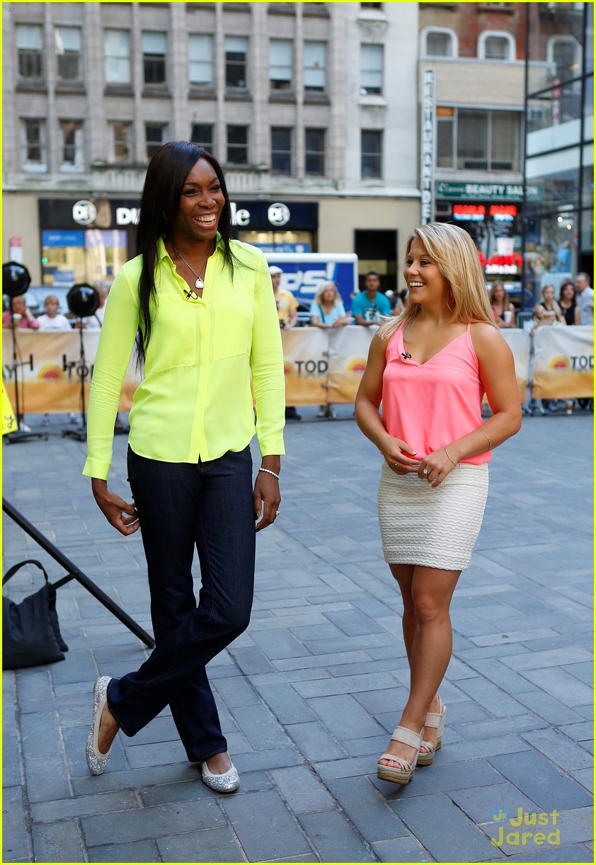 Shawn Johnson Strikes 'Winning Balance' on Today Show Photo 481482