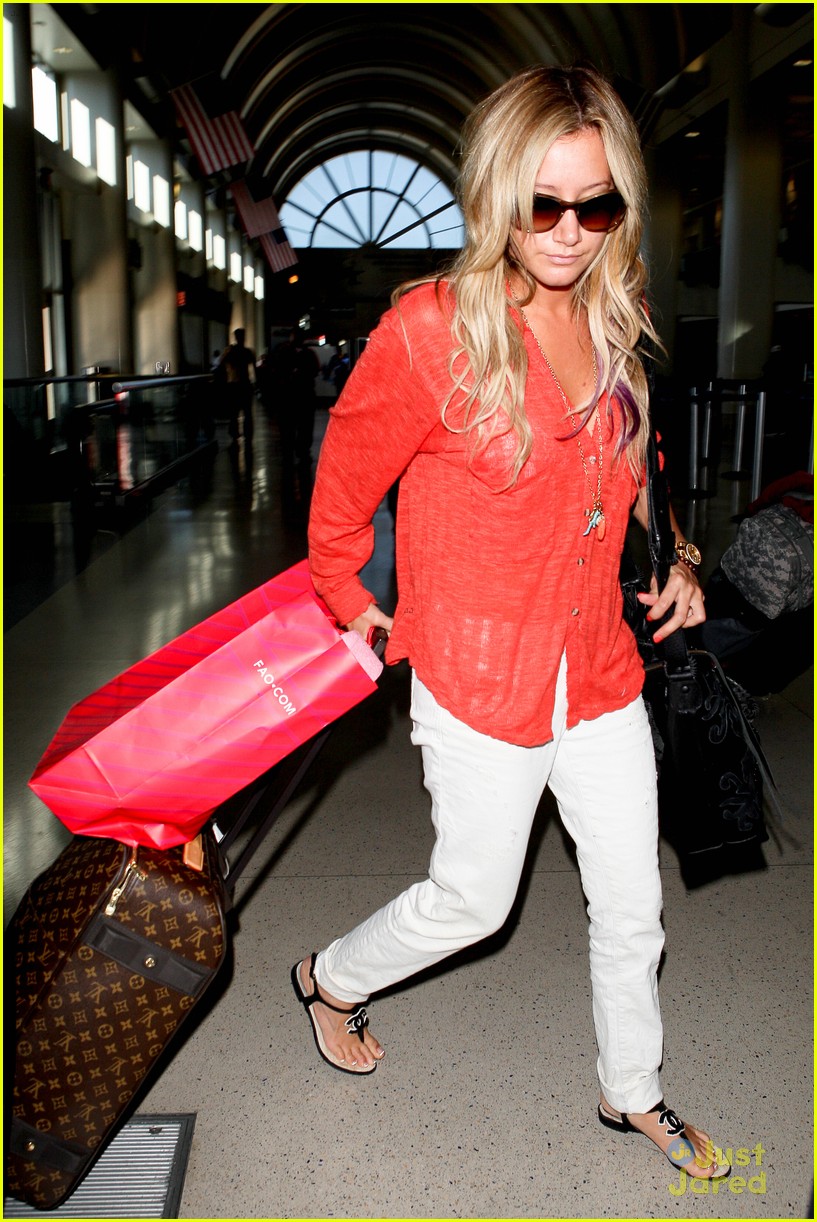 Ashley Tisdale: Airport Chic Arrival | Photo 483286 - Photo Gallery