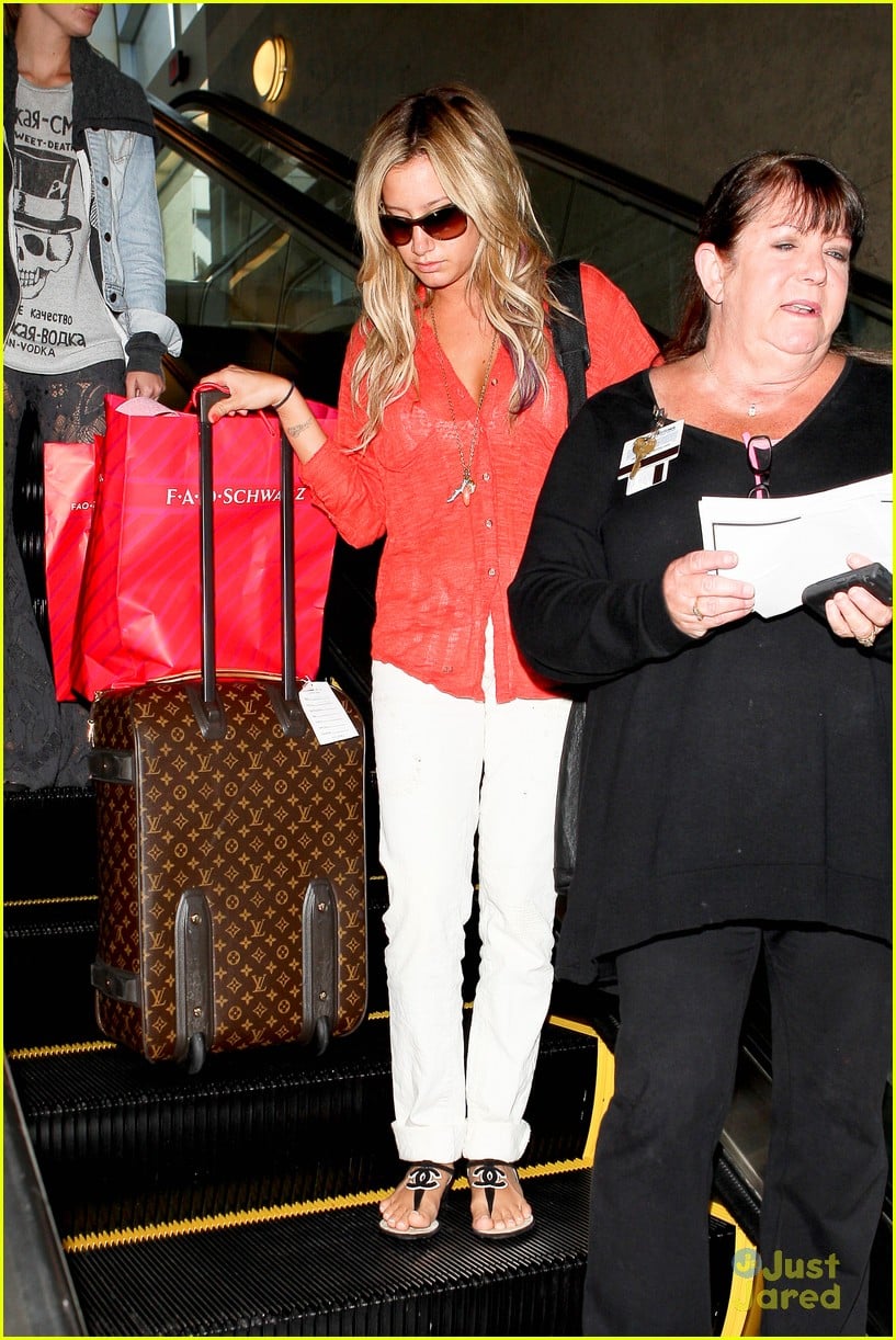 Ashley Tisdale: Airport Chic Arrival | Photo 483291 - Photo Gallery