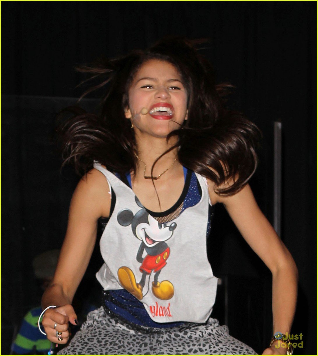 Full Sized Photo of zendaya coleman zwaggers 09 Zendaya Zwaggers Tour Rehearsal! Just Jared Jr.