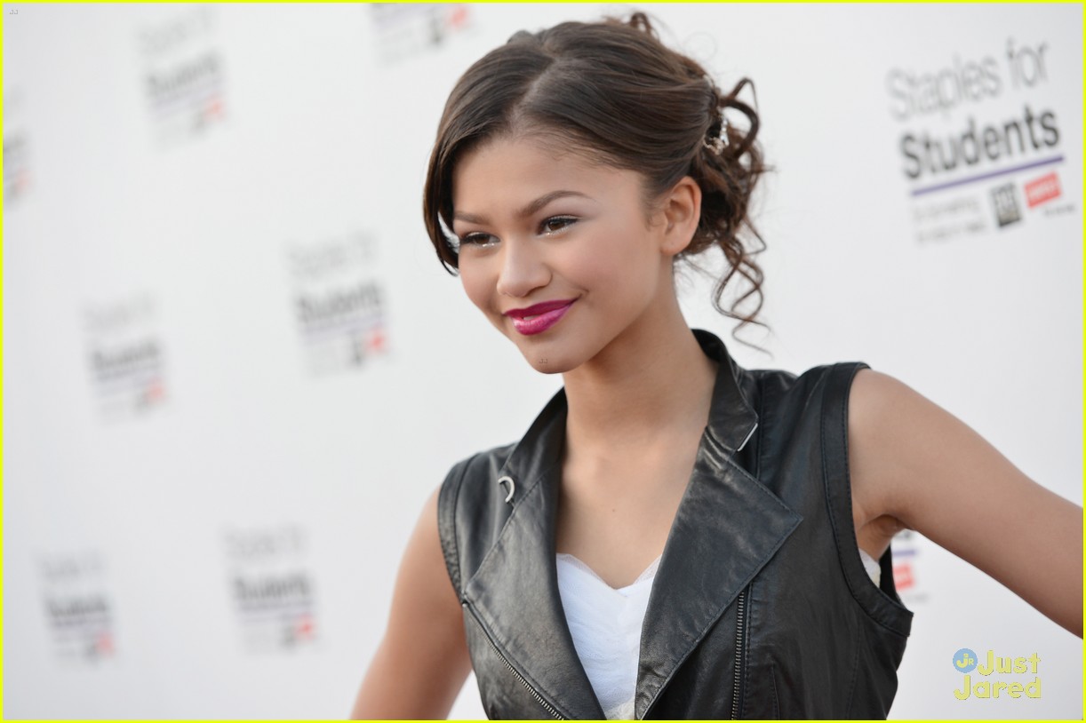 zendaya do something staples party 05