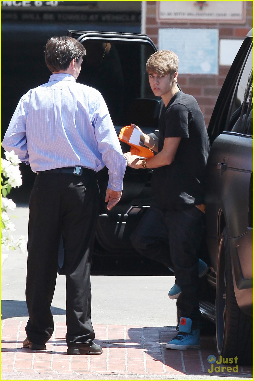 Selena Gomez & Justin Bieber: Lunch at BJs | Photo 486685 - Photo